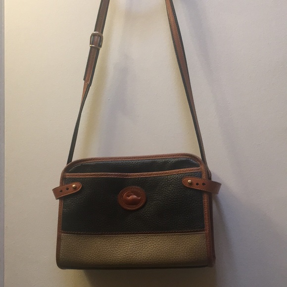 Dooney & Bourke Handbags - Dooney  and Burke crossbody bag -vintage